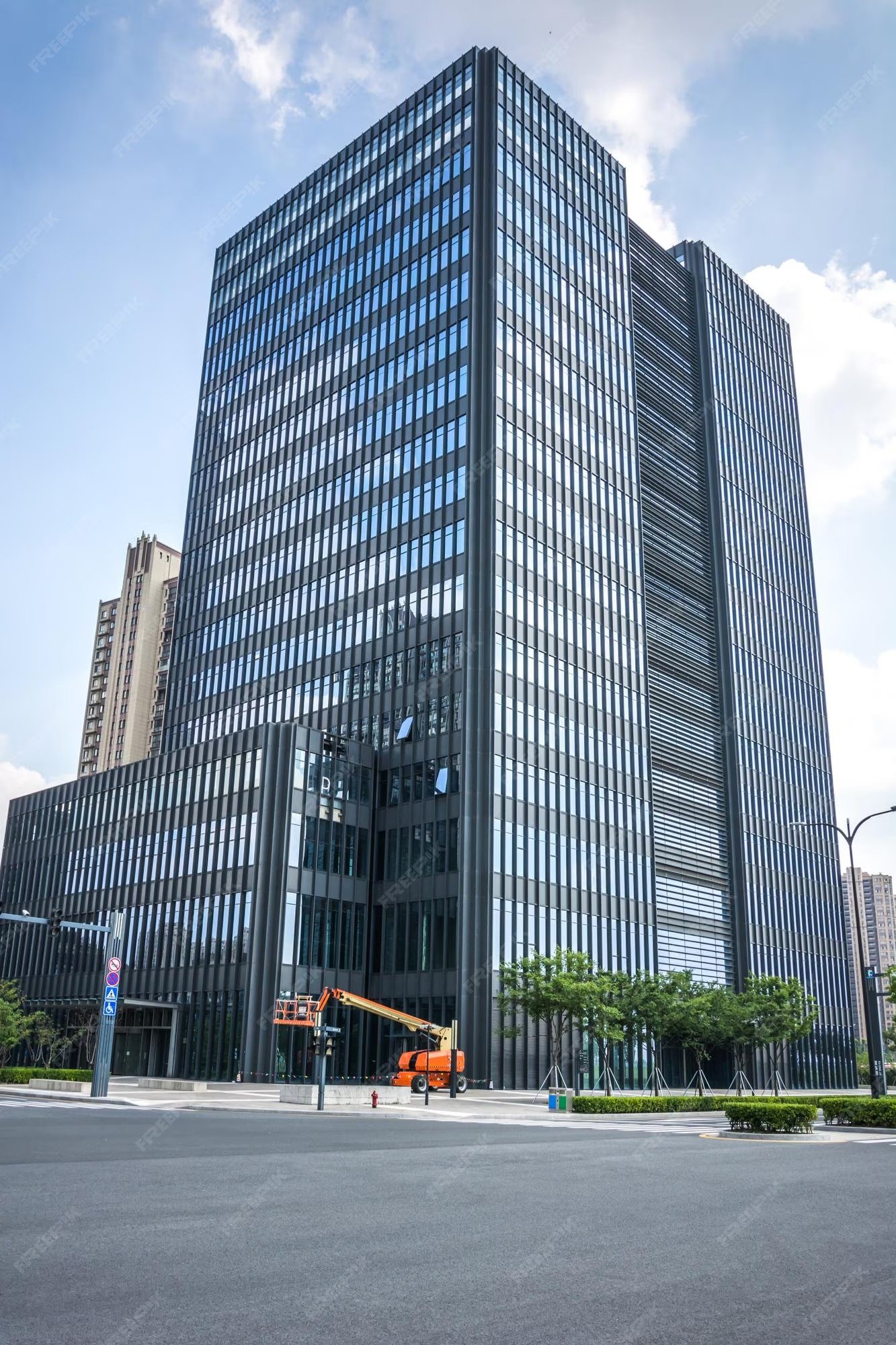 imgi_222_empty-square-front-city-commercial-building_1127-6808